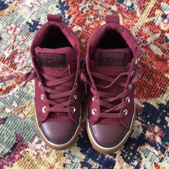 Maroon converse - Picture 2 of 2